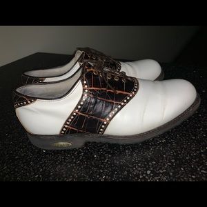 Men’s Foot Joy Classic Tour shoes Size 11